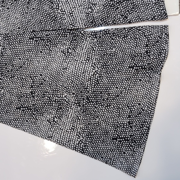 3/$20 LAURA Flowy Culottes Cropped Pants Flare Leg Foldover Waist Animal Print - Picture 3 of 9